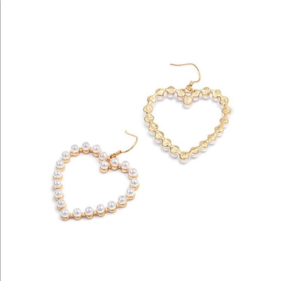 • Gemma • Faux Pearl Heart Earrings - Picture 2 of 4